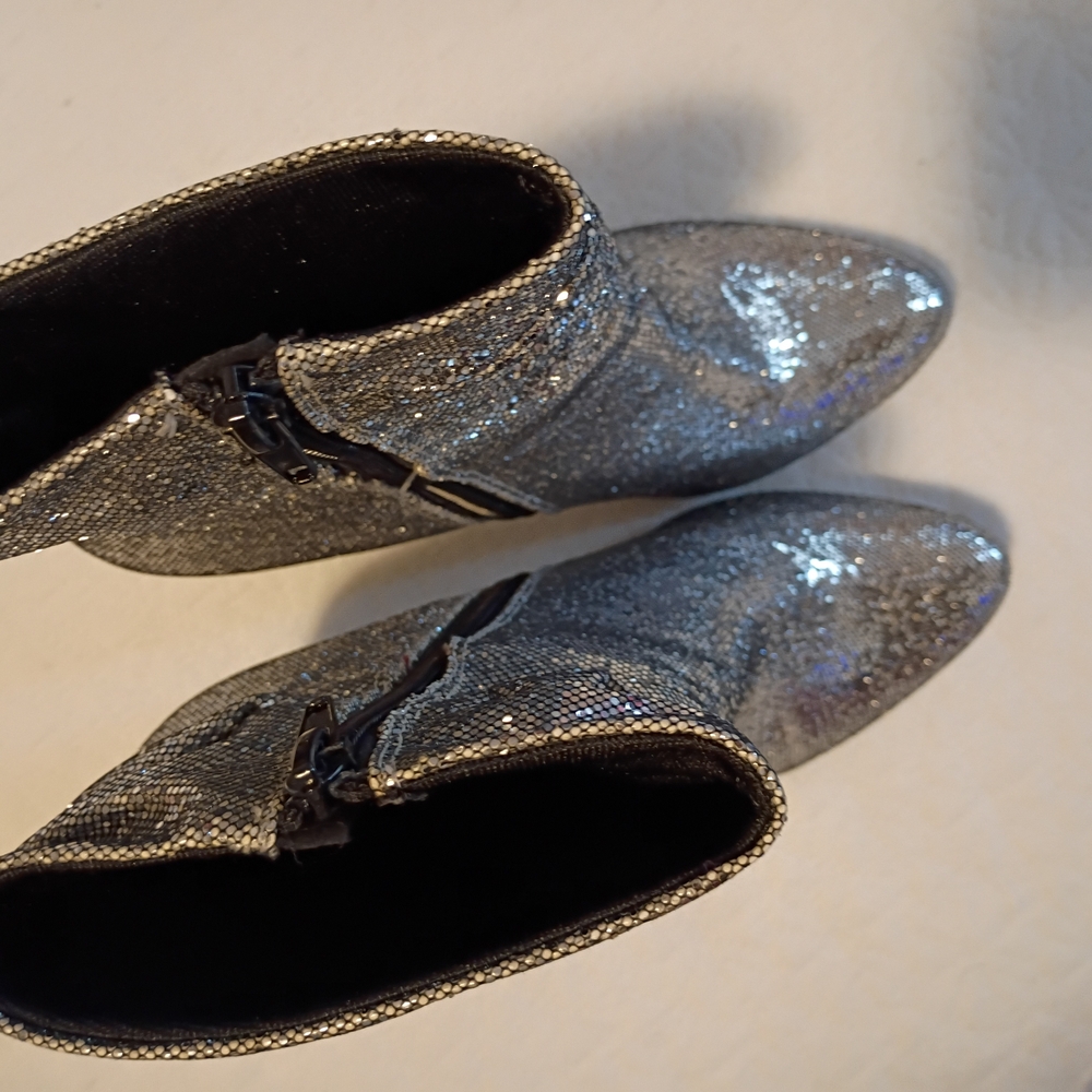 Metallic Silver Booties🩶 - Picture 3 of 9